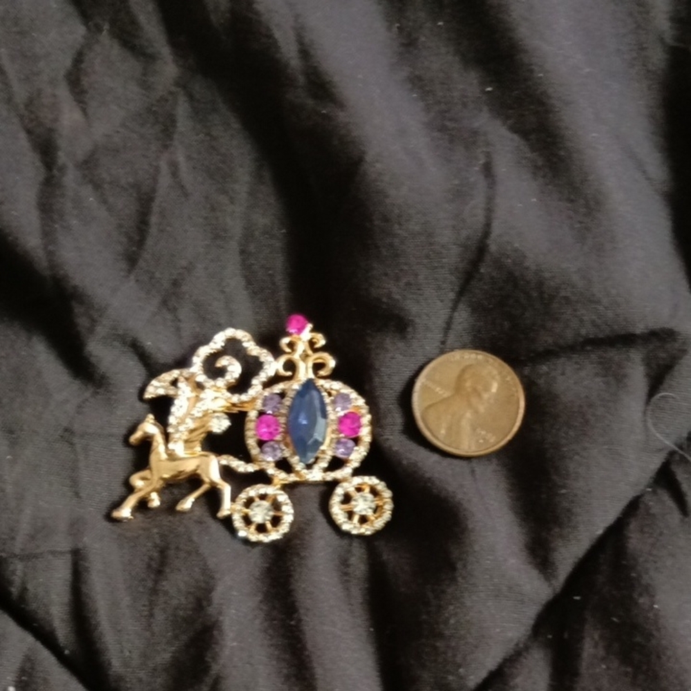 Elegant Gold and Purple Carriage Brooch